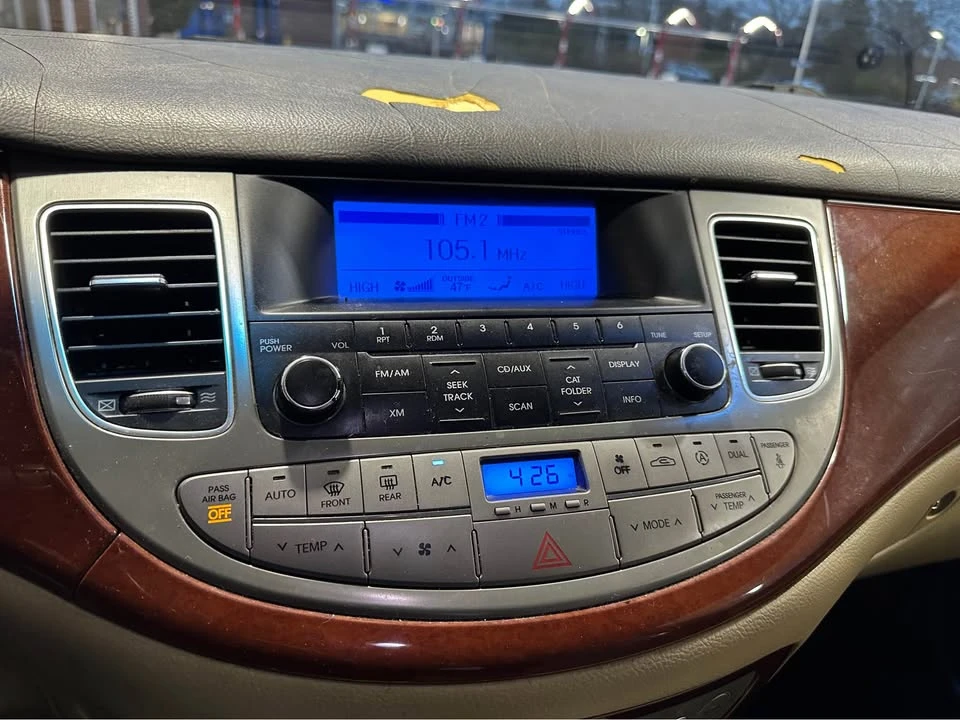 2012 Hyundai Genesis - Image 8 of 10