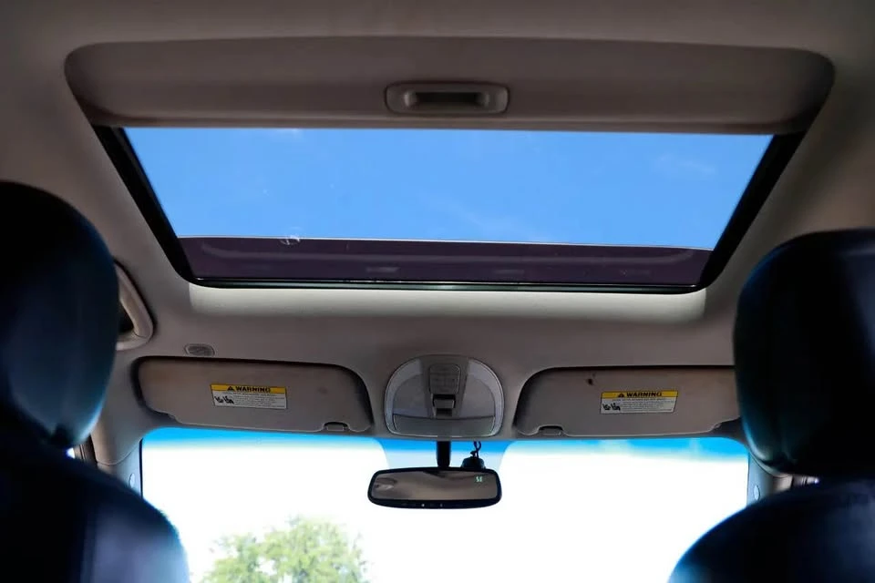 2012 Hyundai Genesis - Image 5 of 8