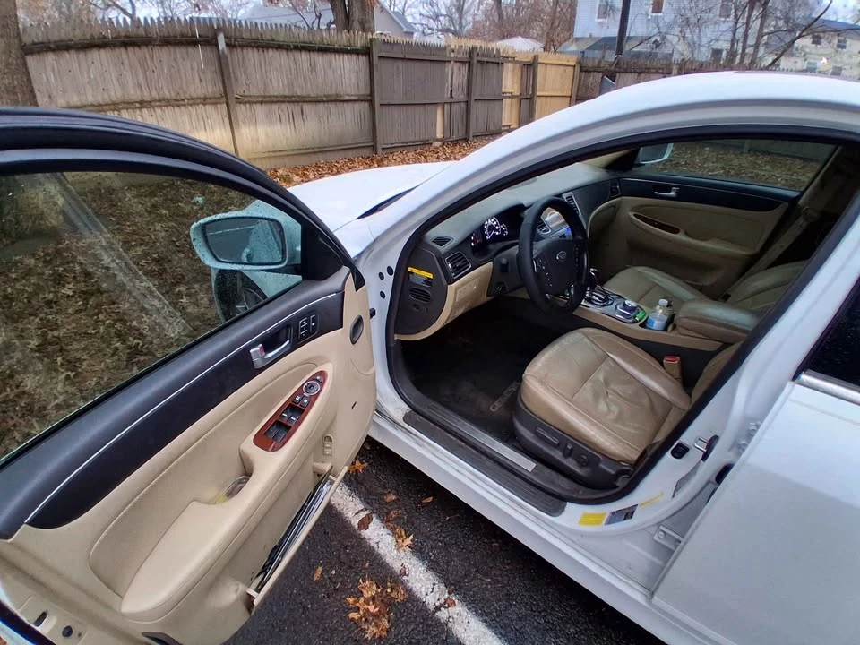 2012 Hyundai Genesis - Image 7 of 12