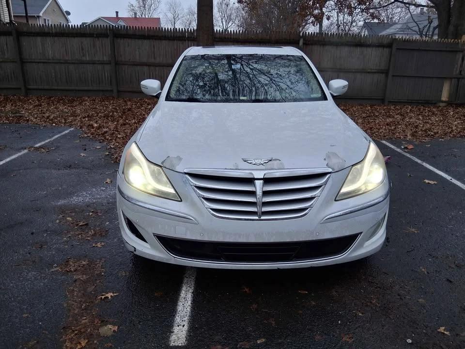 2012 Hyundai Genesis - Image 5 of 12