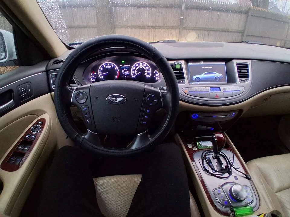 2012 Hyundai Genesis - Image 11 of 12