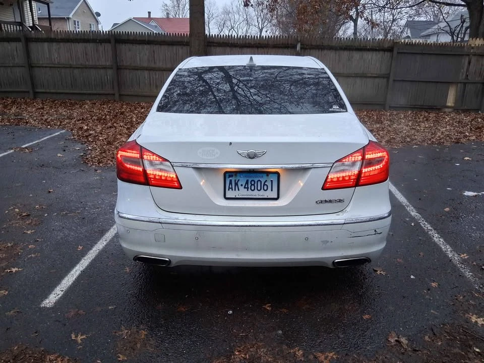 2012 Hyundai Genesis - Image 6 of 12