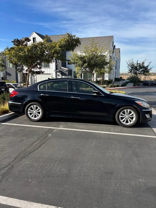2012 Hyundai Genesis - Image 17 of 20