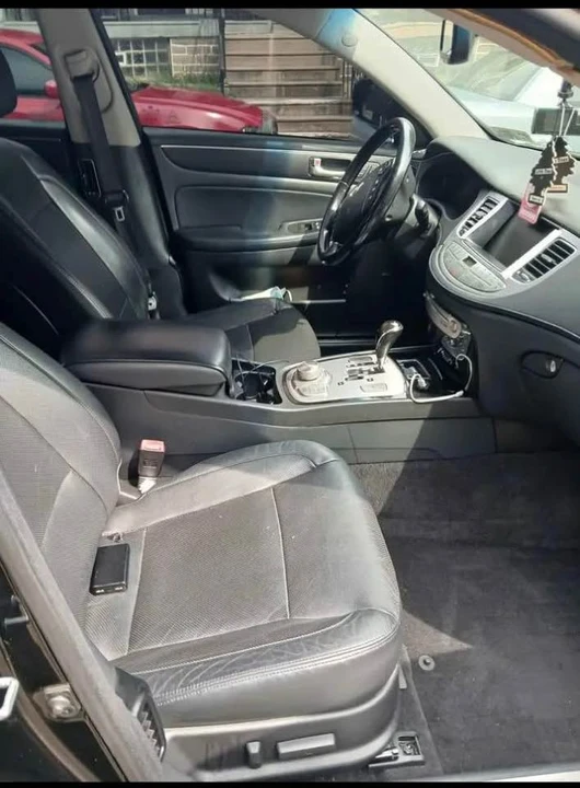 2012 Hyundai Genesis - Image 6 of 6