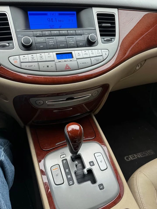 2012 Hyundai Genesis - Image 7 of 8