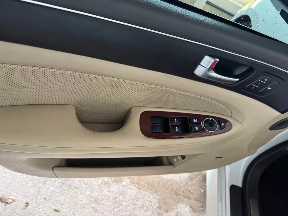 2012 Hyundai Genesis - Image 8 of 20