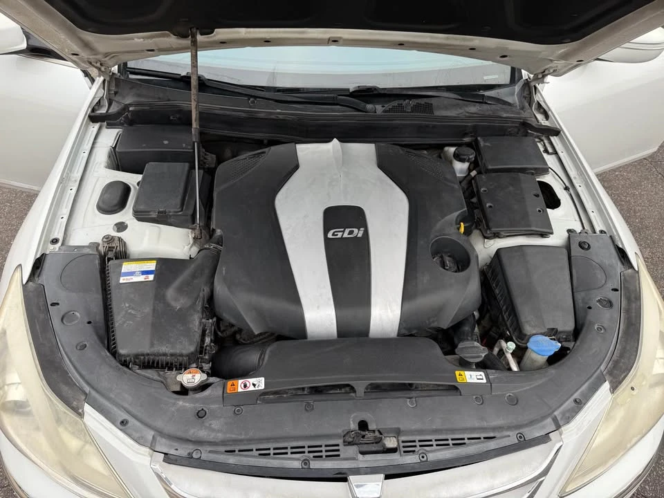 2012 Hyundai Genesis - Image 12 of 15