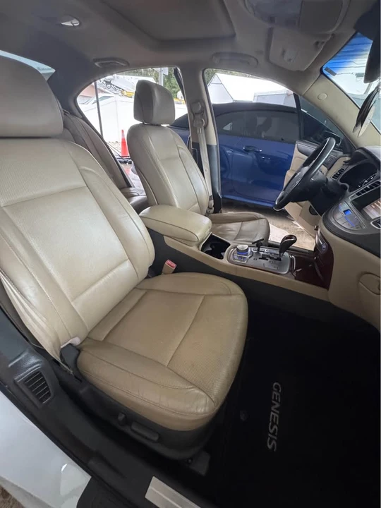 2012 Hyundai Genesis - Image 14 of 20