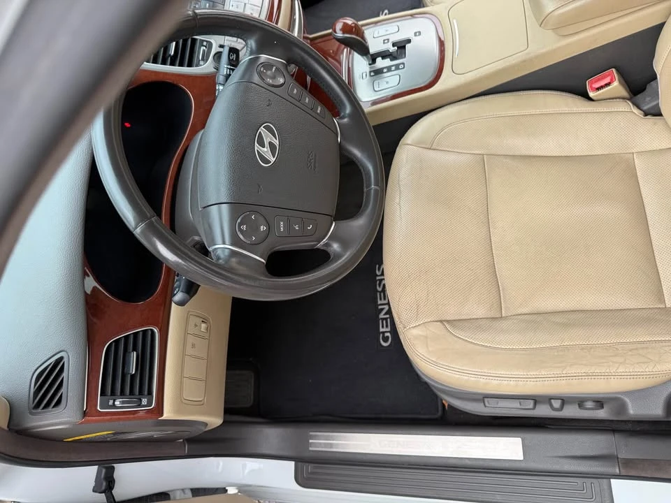 2012 Hyundai Genesis - Image 10 of 15