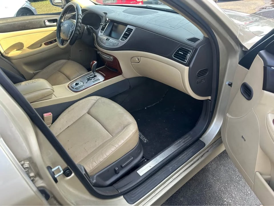 2012 Hyundai Genesis - Image 5 of 9