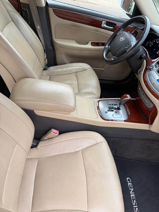 2012 Hyundai Genesis - Image 11 of 15