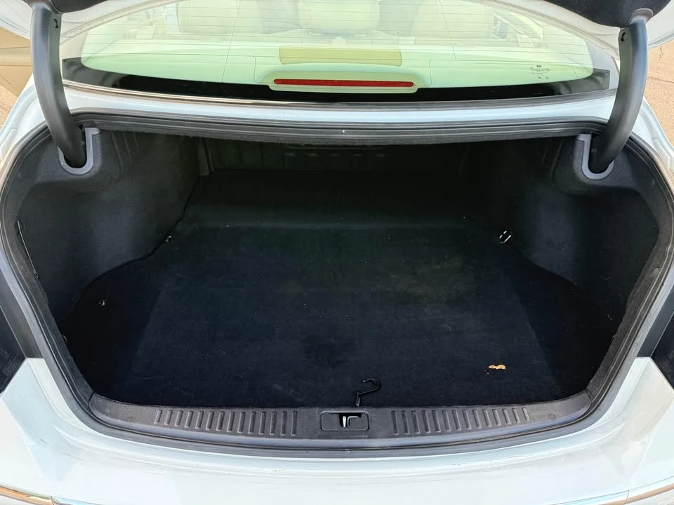 2012 Hyundai Genesis - Image 13 of 15
