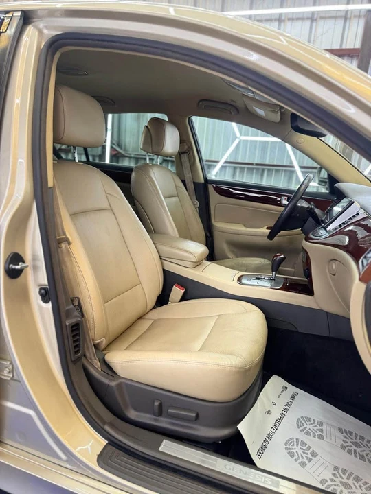 2012 Hyundai Genesis - Image 8 of 10