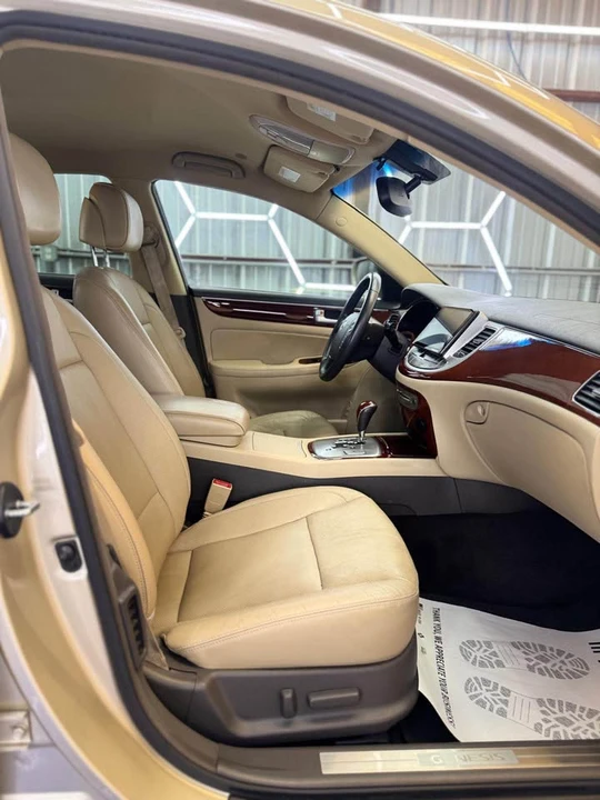 2012 Hyundai Genesis - Image 8 of 10