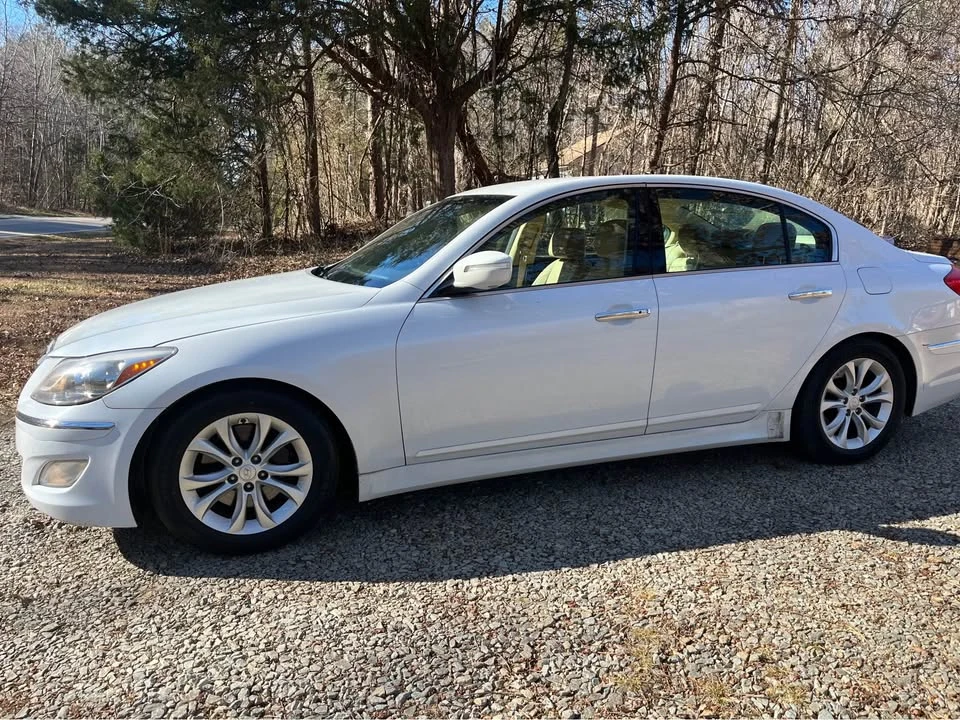 2012 Hyundai Genesis - Image 2 of 8