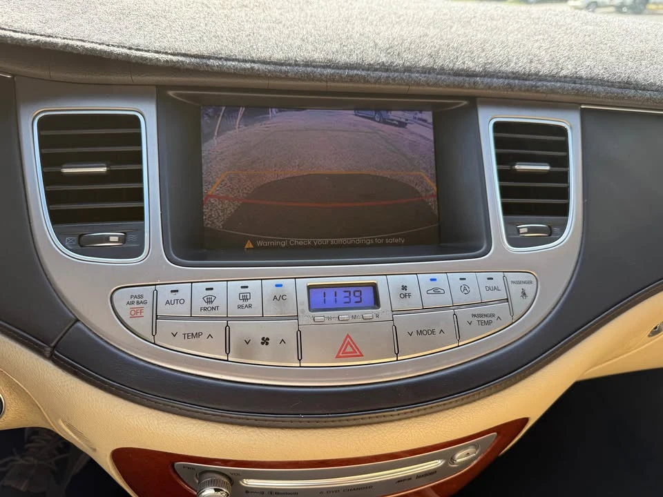 2012 Hyundai Genesis - Image 13 of 18