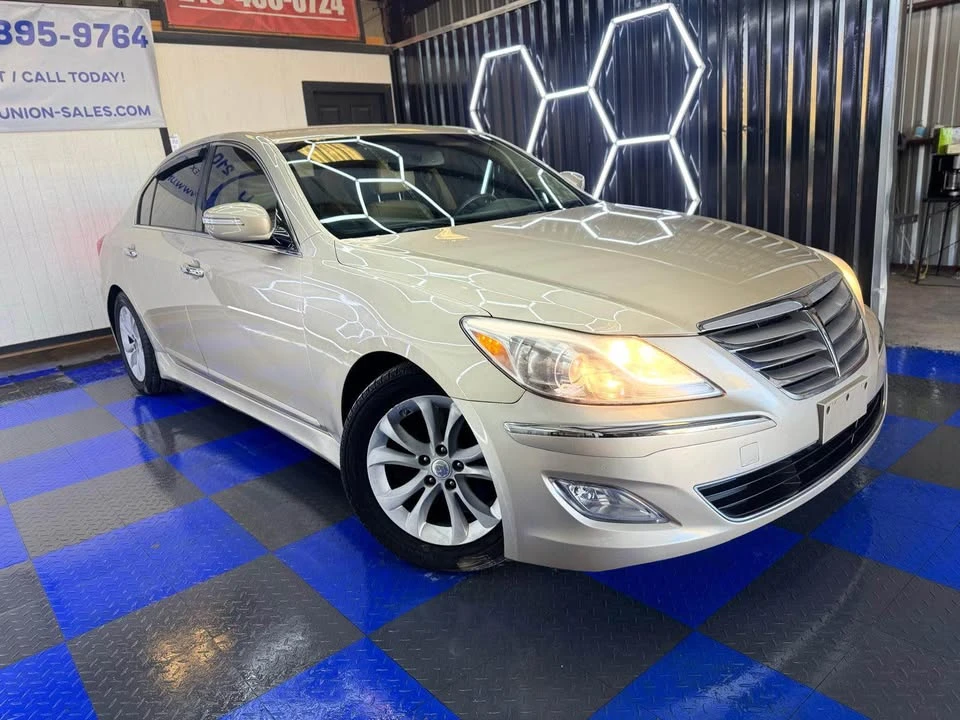 2012 Hyundai Genesis - Image 2 of 13