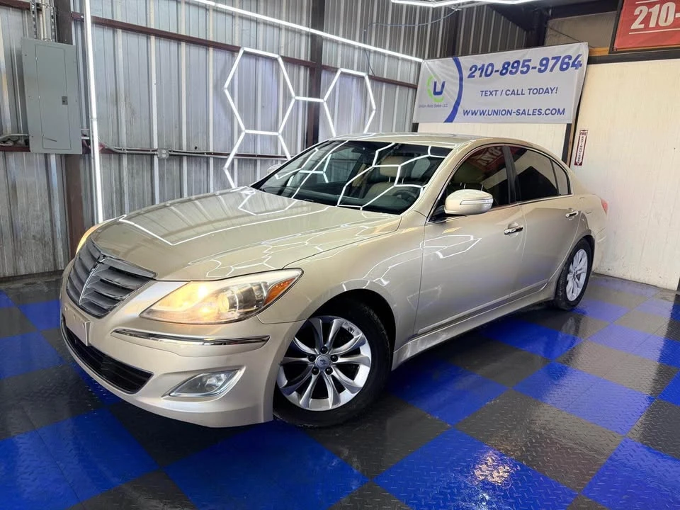 2012 Hyundai Genesis - Image 2 of 10