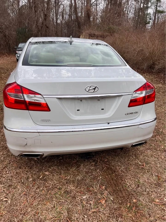 2012 Hyundai Genesis - Image 11 of 15