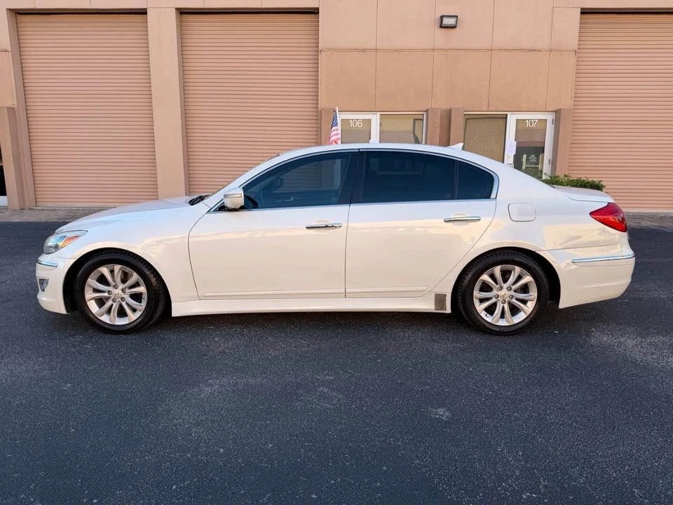 2012 Hyundai Genesis - Image 6 of 16