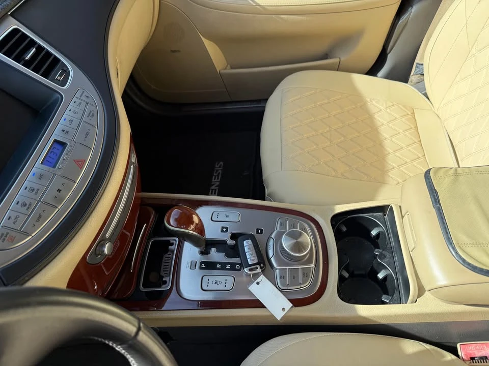 2012 Hyundai Genesis - Image 14 of 18