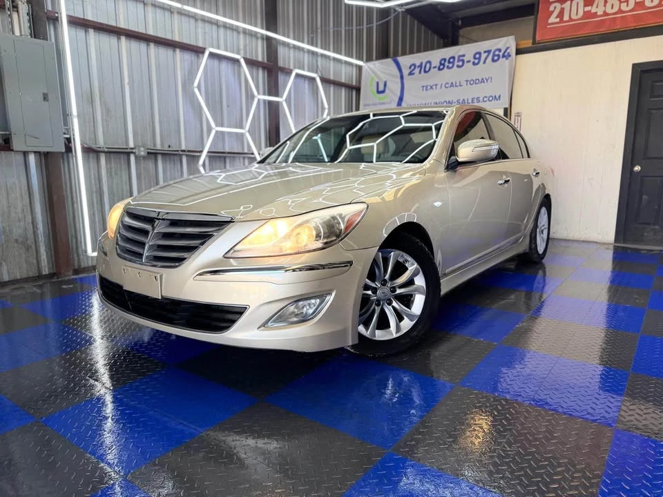2012 Hyundai Genesis - Image 2 of 10