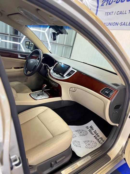 2012 Hyundai Genesis - Image 7 of 10