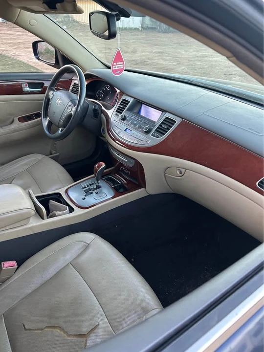 2012 Hyundai Genesis - Image 13 of 19