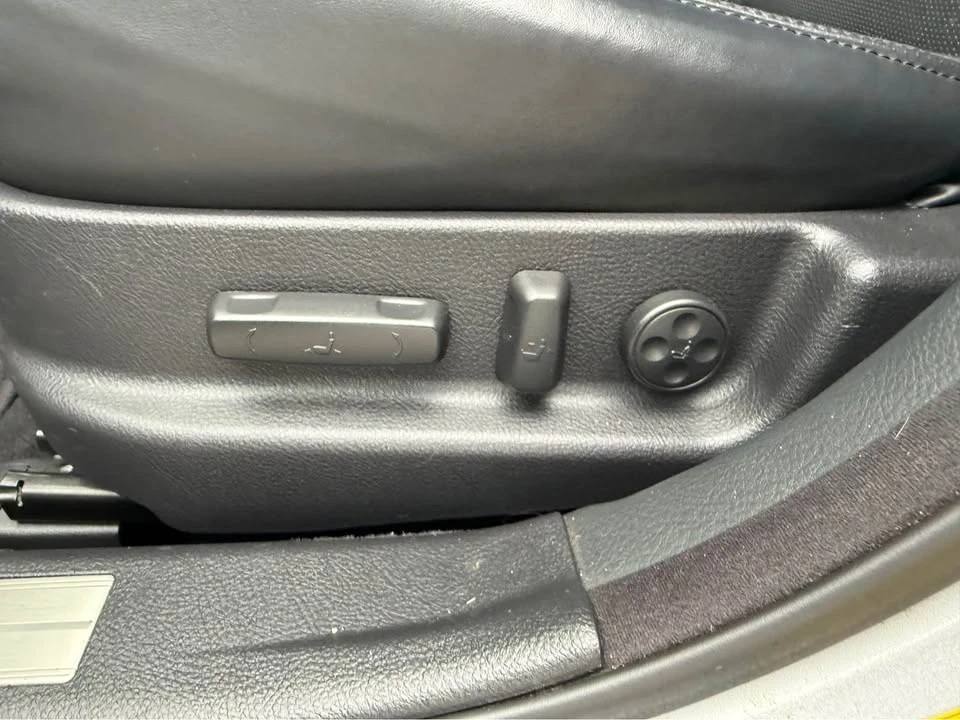 2012 Hyundai Genesis - Image 18 of 20