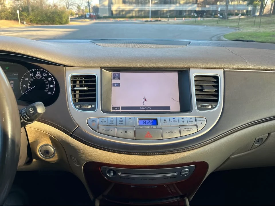 2012 Hyundai Genesis - Image 13 of 17