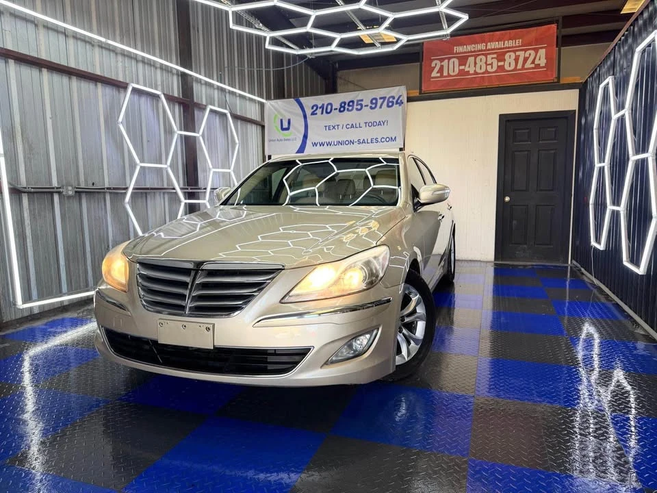 2012 Hyundai Genesis - Image 2 of 9