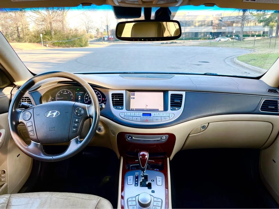 2012 Hyundai Genesis - Image 12 of 17