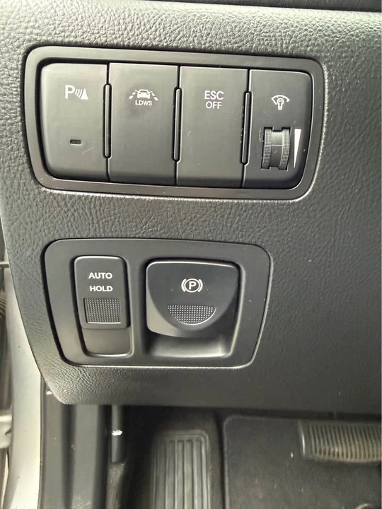2012 Hyundai Genesis - Image 19 of 20