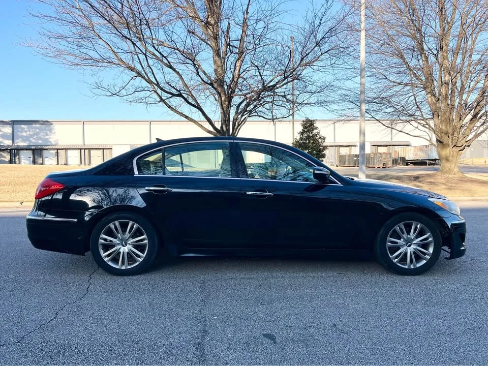 2012 Hyundai Genesis - Image 8 of 17