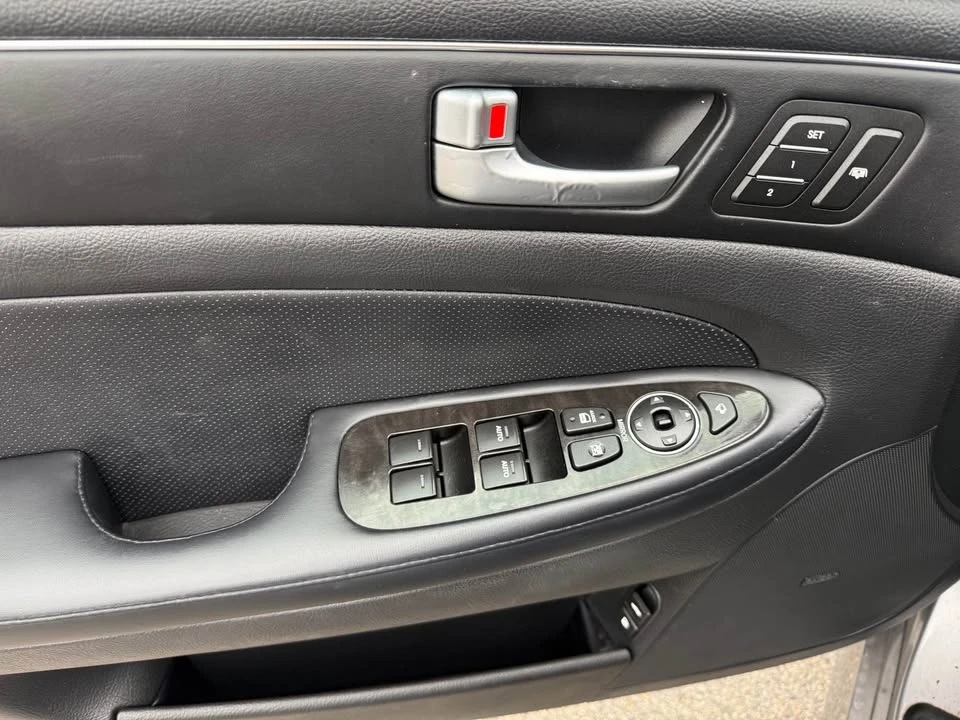 2012 Hyundai Genesis - Image 16 of 20