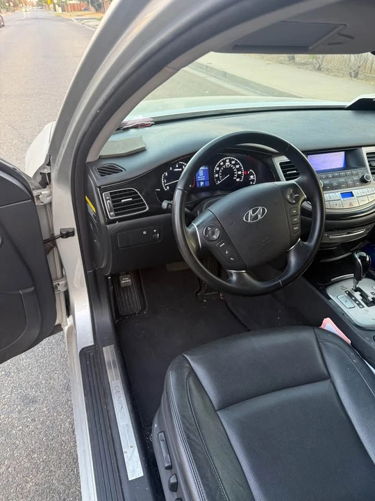 2012 Hyundai Genesis - Image 8 of 9