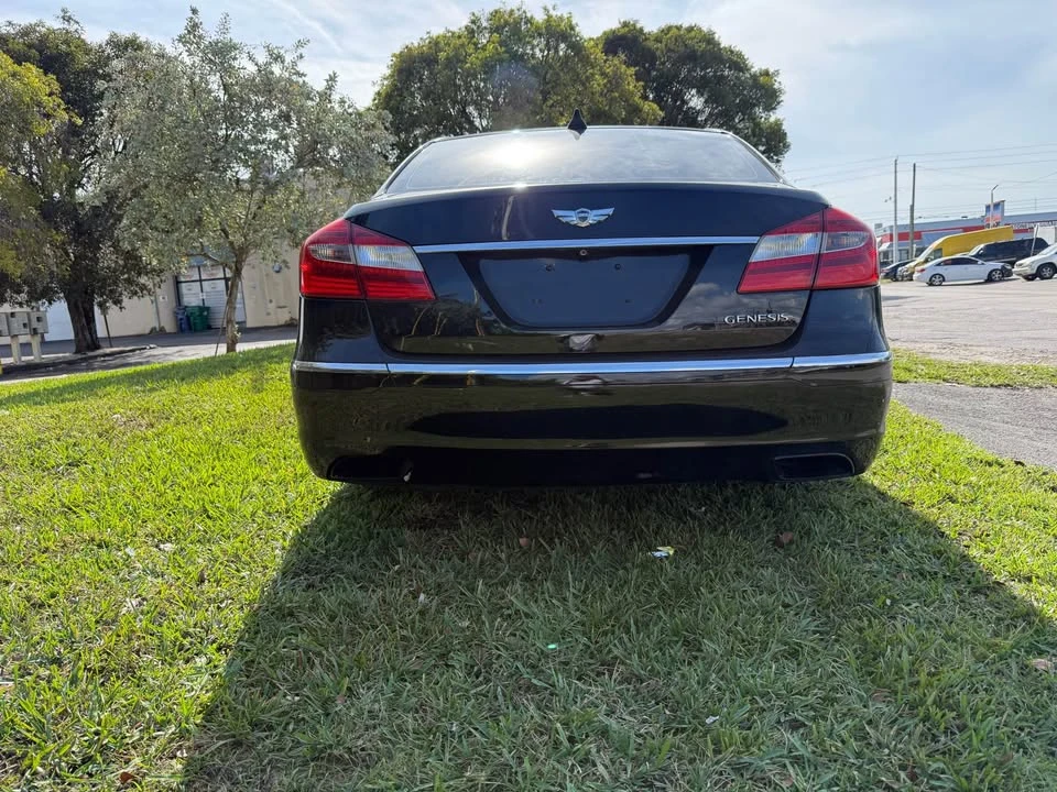 2012 Hyundai Genesis - Image 7 of 18