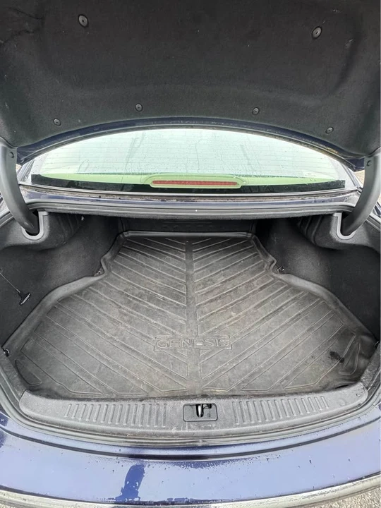 2012 Hyundai Genesis - Image 8 of 15
