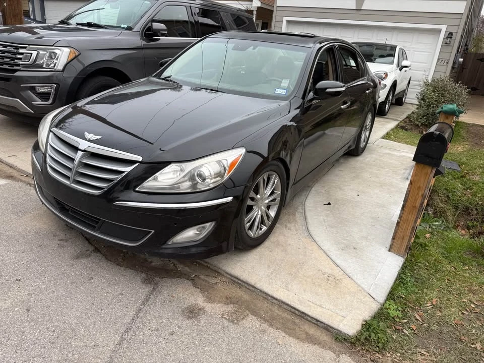 2012 Hyundai Genesis - Image 2 of 9