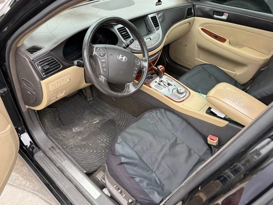 2012 Hyundai Genesis - Image 7 of 9