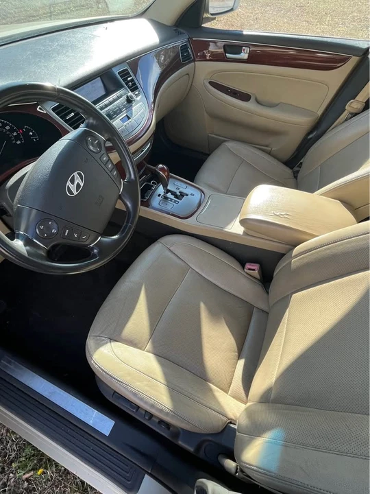 2012 Hyundai Genesis - Image 10 of 13
