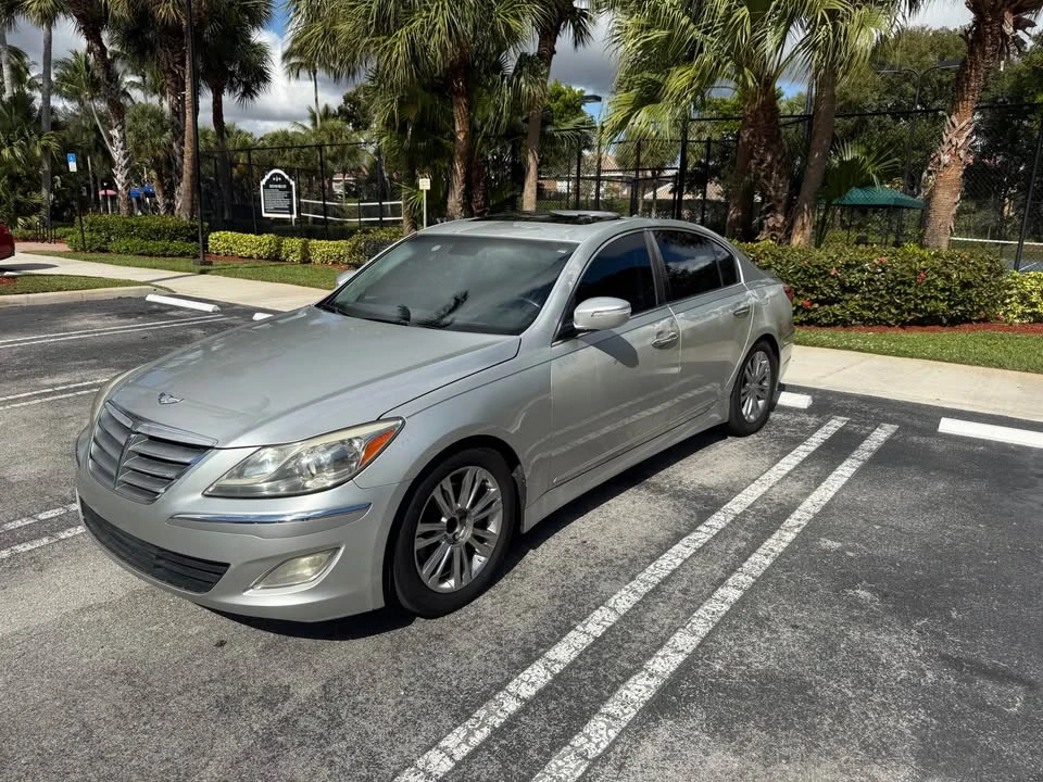 2012 Hyundai Genesis - Image 2 of 3