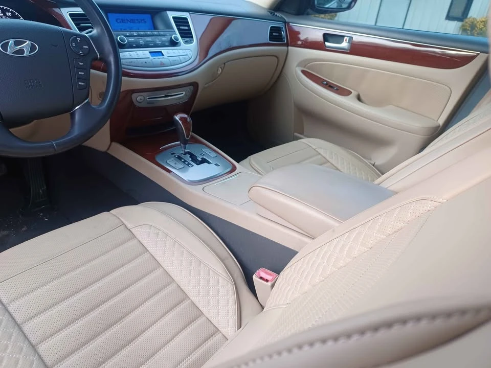 2012 Hyundai Genesis - Image 9 of 12