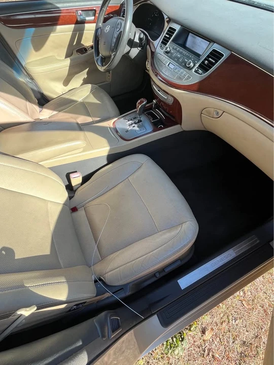 2012 Hyundai Genesis - Image 11 of 13