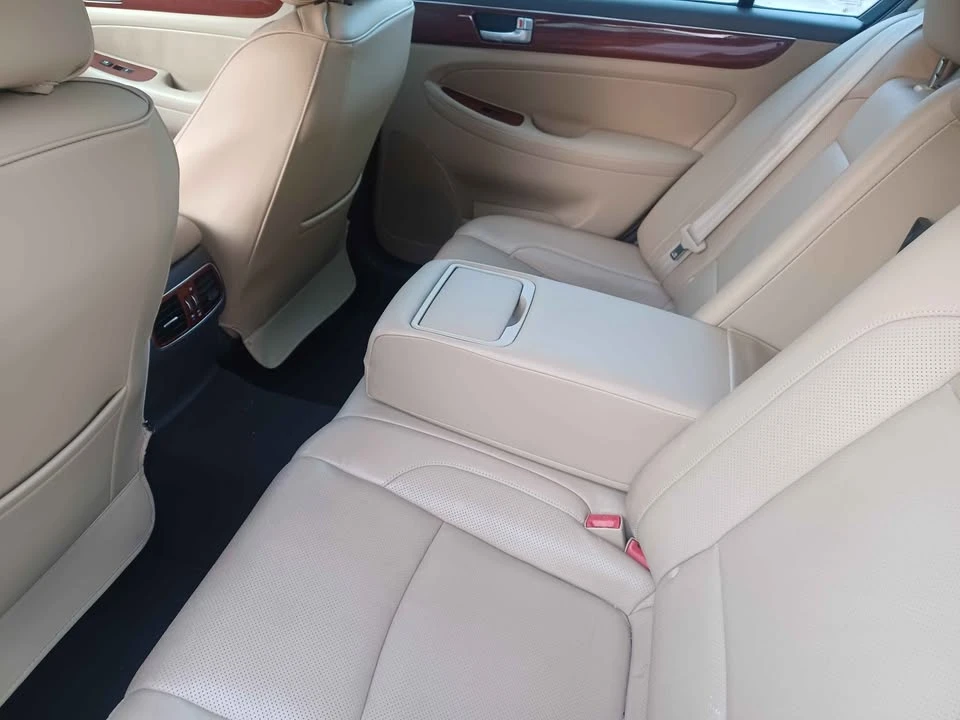 2012 Hyundai Genesis - Image 11 of 12