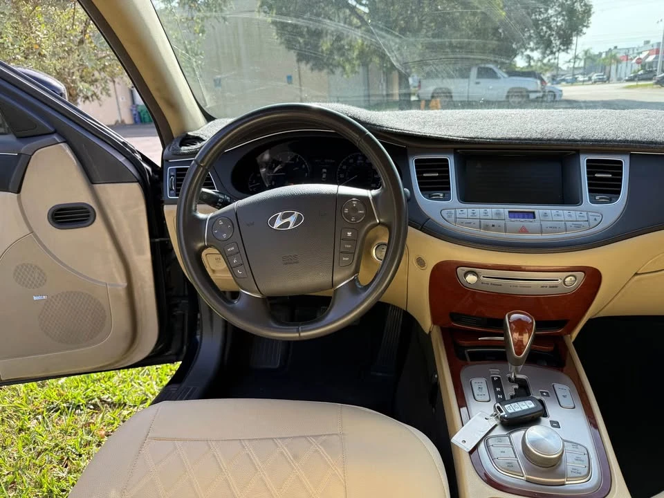 2012 Hyundai Genesis - Image 12 of 18