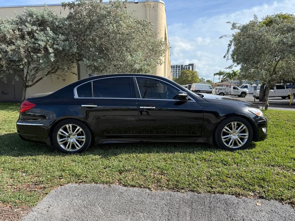 2012 Hyundai Genesis - Image 5 of 18