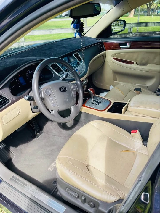 2012 Hyundai Genesis - Image 7 of 9