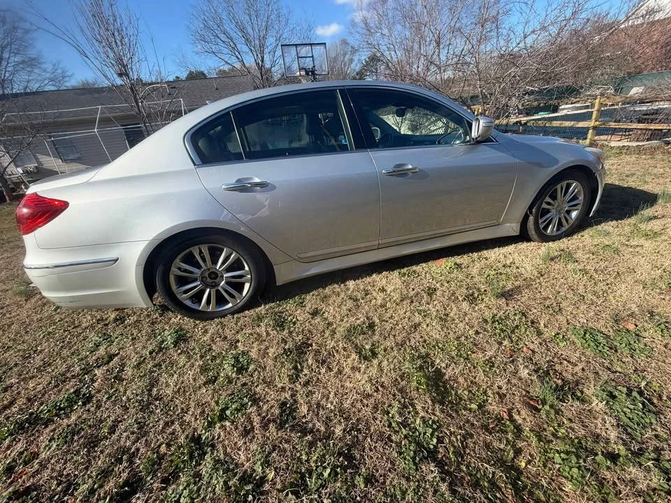 2012 Hyundai Genesis - Image 6 of 8
