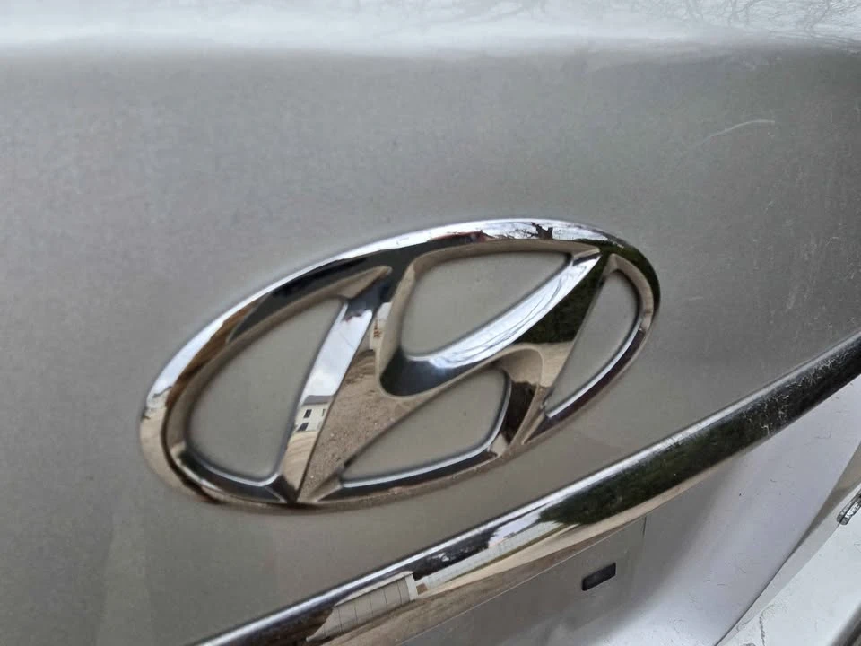 2012 Hyundai Genesis - Image 7 of 7